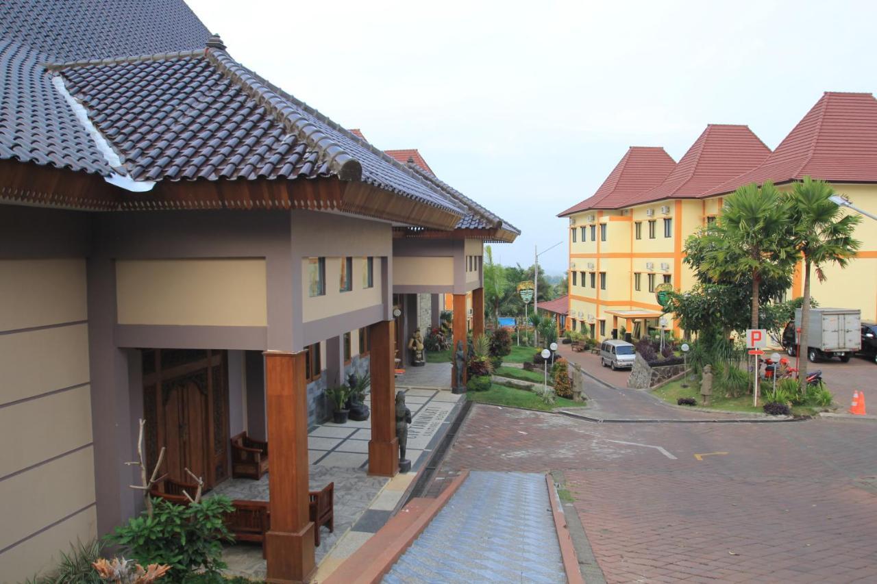 Ciptaningati Hotel Batu  Exterior foto