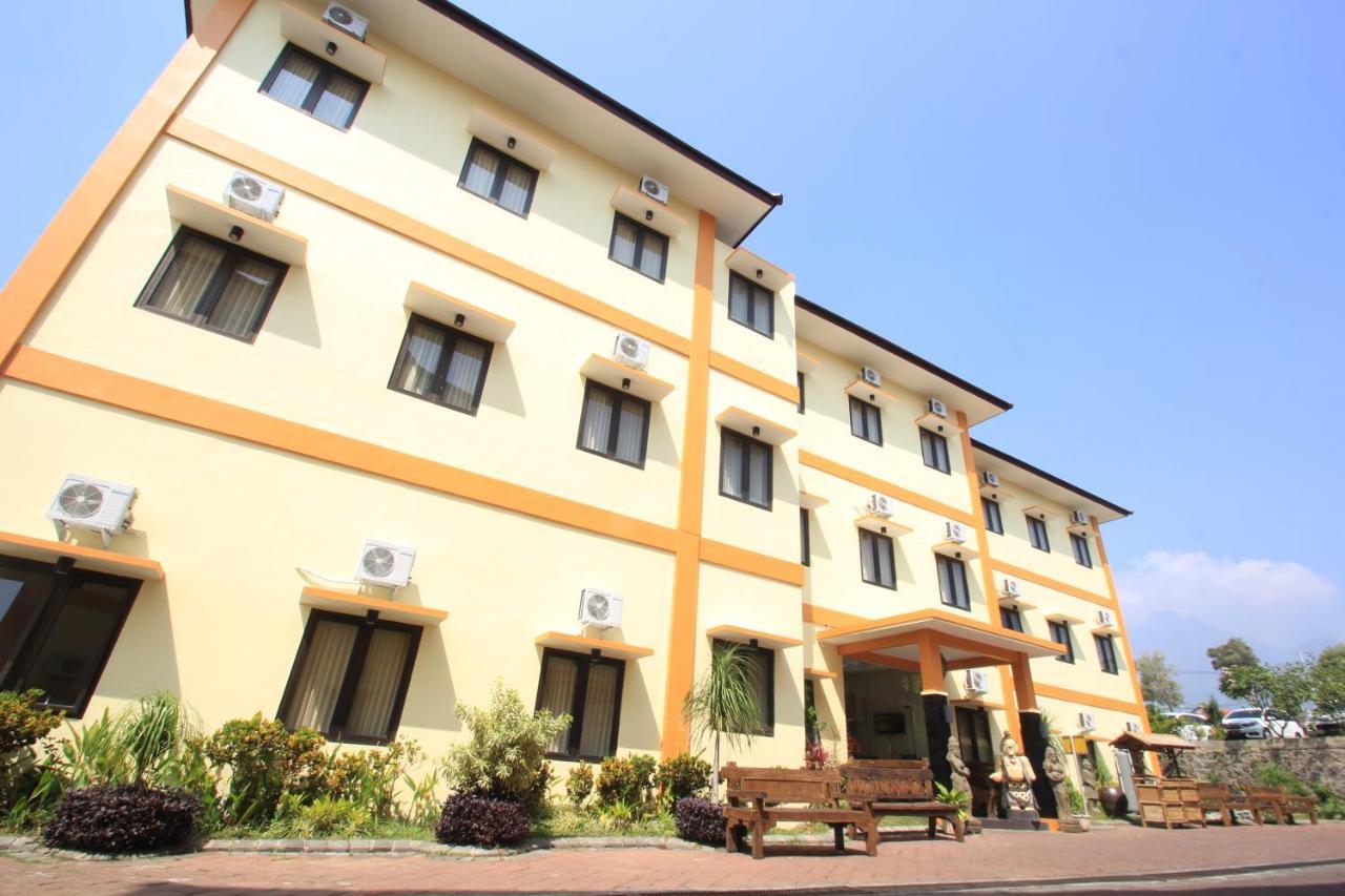 Ciptaningati Hotel Batu  Exterior foto